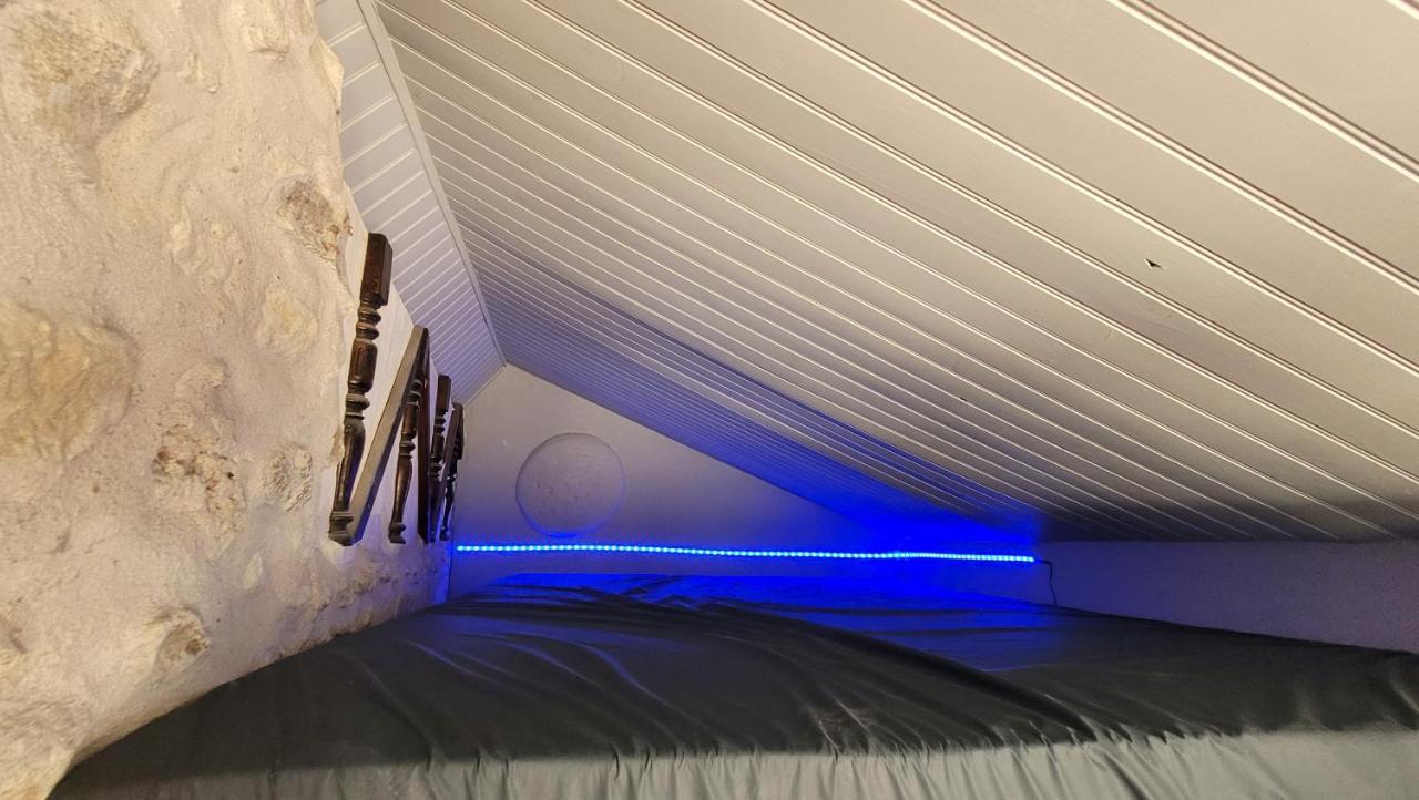 Gite De Charme Proche Loire A Velo Avec Jacuzzi Privatif Savonnieres Exterior photo